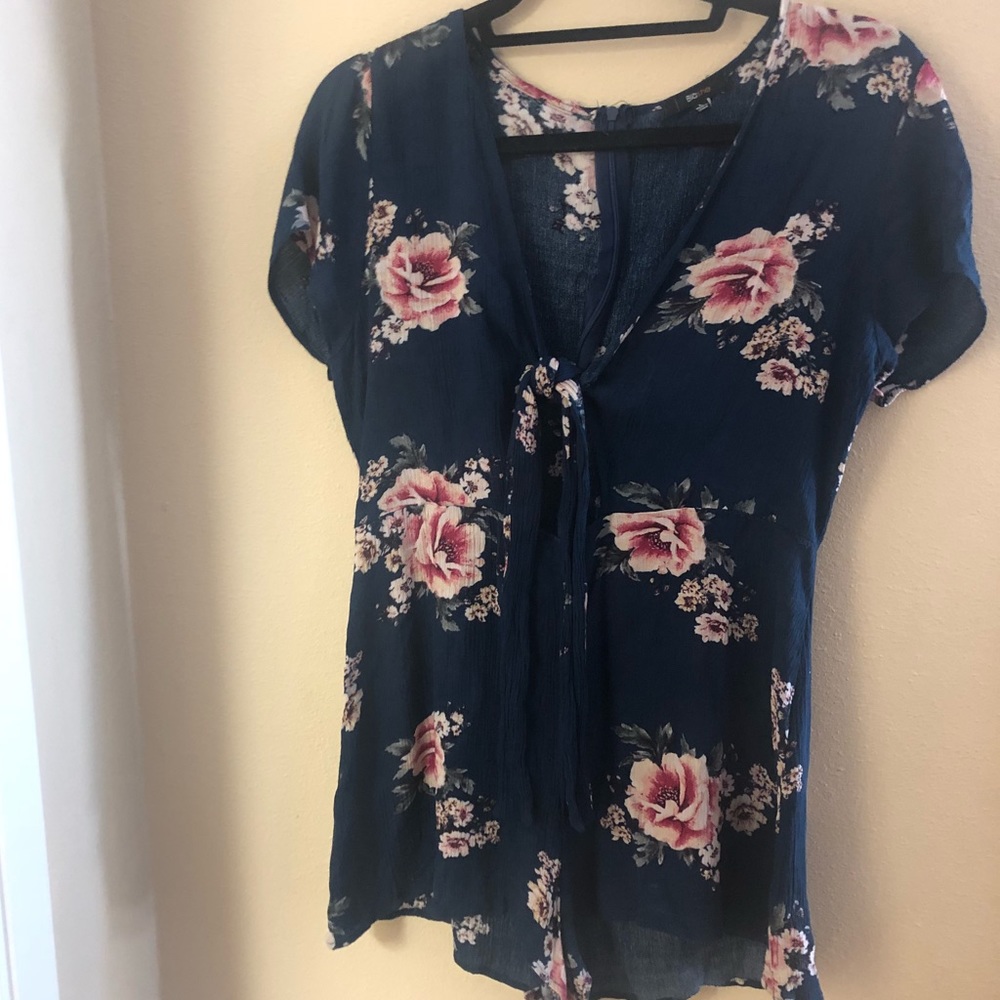 BlaShe Floral Romper Navy Shorts Keyhole Hawaii